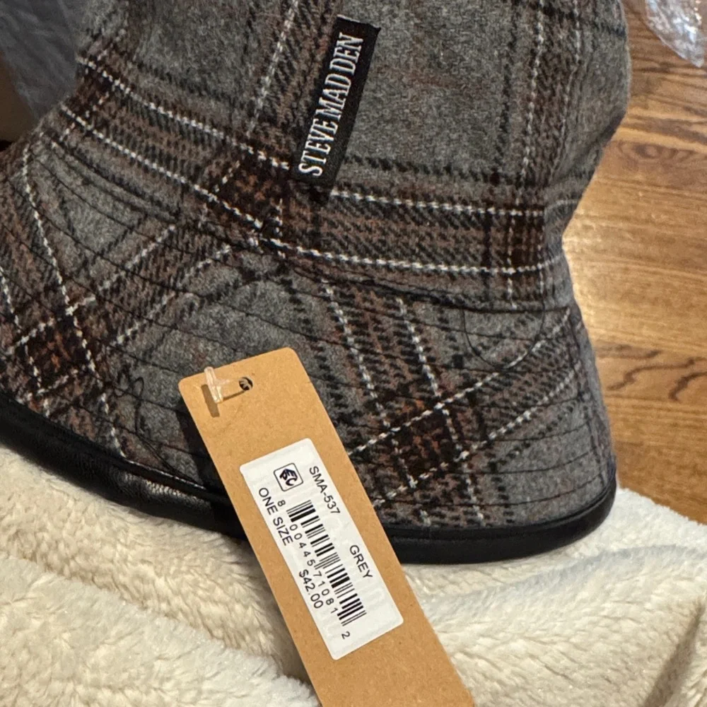 NWT Steve Madden Women’s Gray Plaid Reversible Bucket‎ Hat Gift Stocking Stuffer